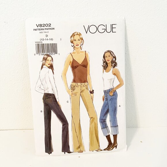 Vogue V8202 Sewing Pattern Misses Petite Pants Jeans (Sz 12–16, Uncut) - Picture 1 of 3